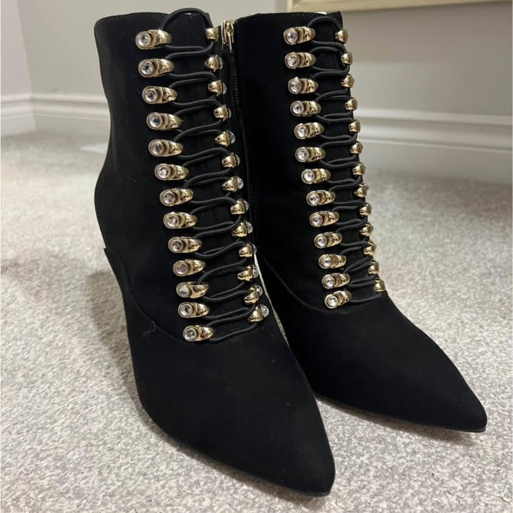 Jennifer Lopez Black Heeled lace-up Boots with Gold Detailing